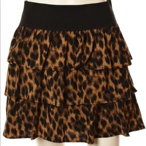 Torrid leopard ruffle skirt size 0 (like 14).